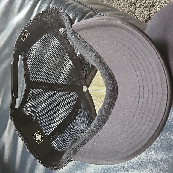 M22 LIQUID SUNSETS trucker hat - Picture 5 of 6